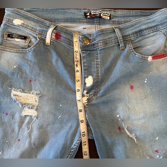 🩳 Men’s stretchy denim shorts w/ rips, tears, & light paint stains (by design) - Picture 5 of 6